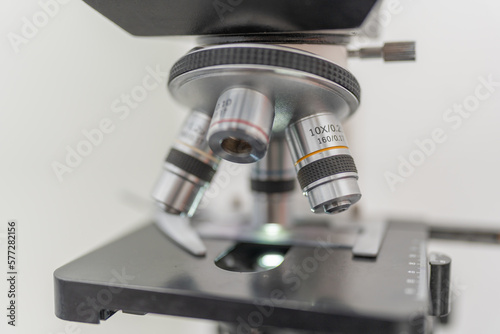 Laboratory microscope lenses to analyze objects