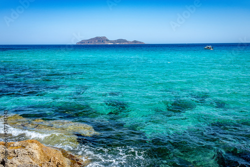 Cala Rossa e Levanzo vista da Favignana nelle Egadi in Sicilia