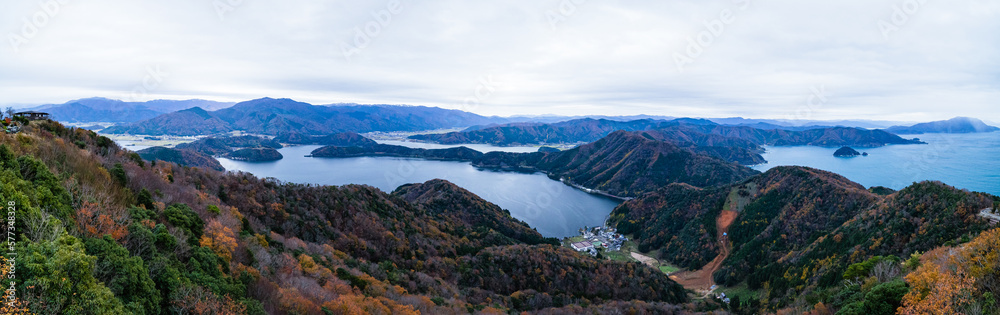 日本　福井県三方上中郡若狭町の三方五湖レインボーライン山頂公園の若狭テラスから見える三方五湖