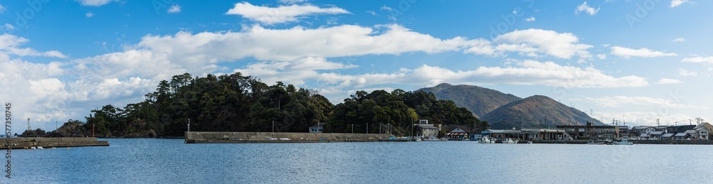 日本　福井県大飯郡高浜町の高浜漁港と城山公園