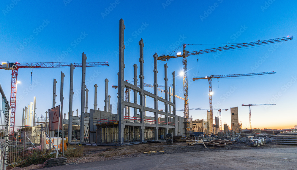 Fototapeta premium Großbaustelle am frühen Morgen