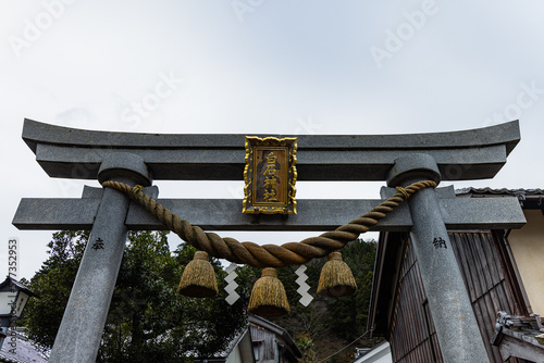 日本　福井県三方上中郡若狭町にある若狭と京都を結ぶ旧鯖街道の熊川宿にある白石神社 photo