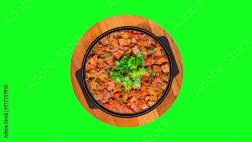 meat dish in cast iron pan ( et sote), top view