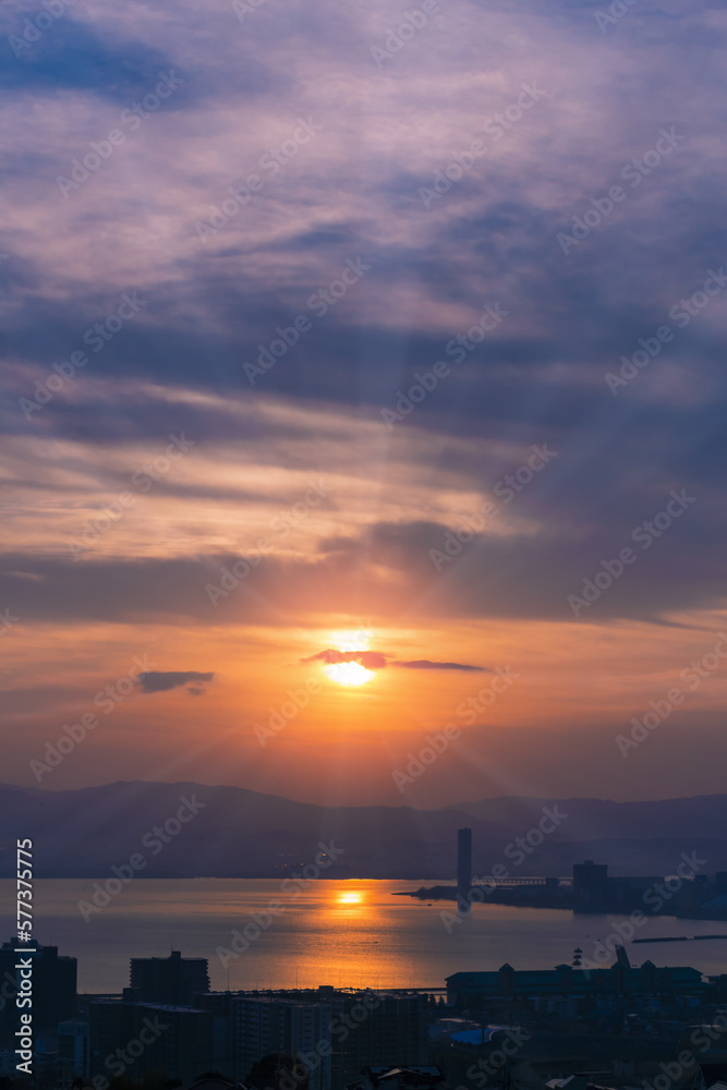 琵琶湖と朝日