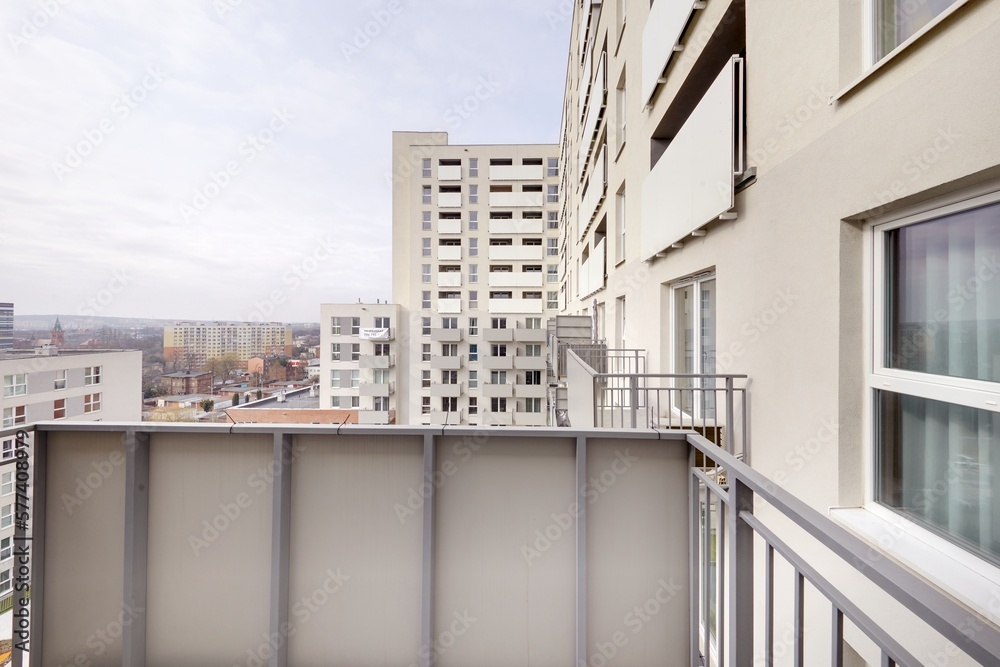 Balkon w nowym budownictwie - widok z balkonu - obrazy, fototapety, plakaty 