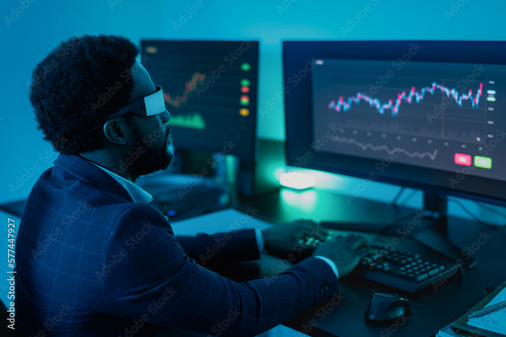 Financial analyst working on NFT blockchain technology with futuristic virtual reality glasses in office - Fintech concept Financial analyst working on NFT blockchain technology with futuristic virtual reality glasses in office - Fintech concept