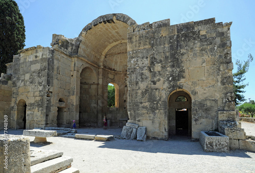 Les ruines de la basilique Saint-Tite de Gortyne près d'Agioi Déka en Crète photo