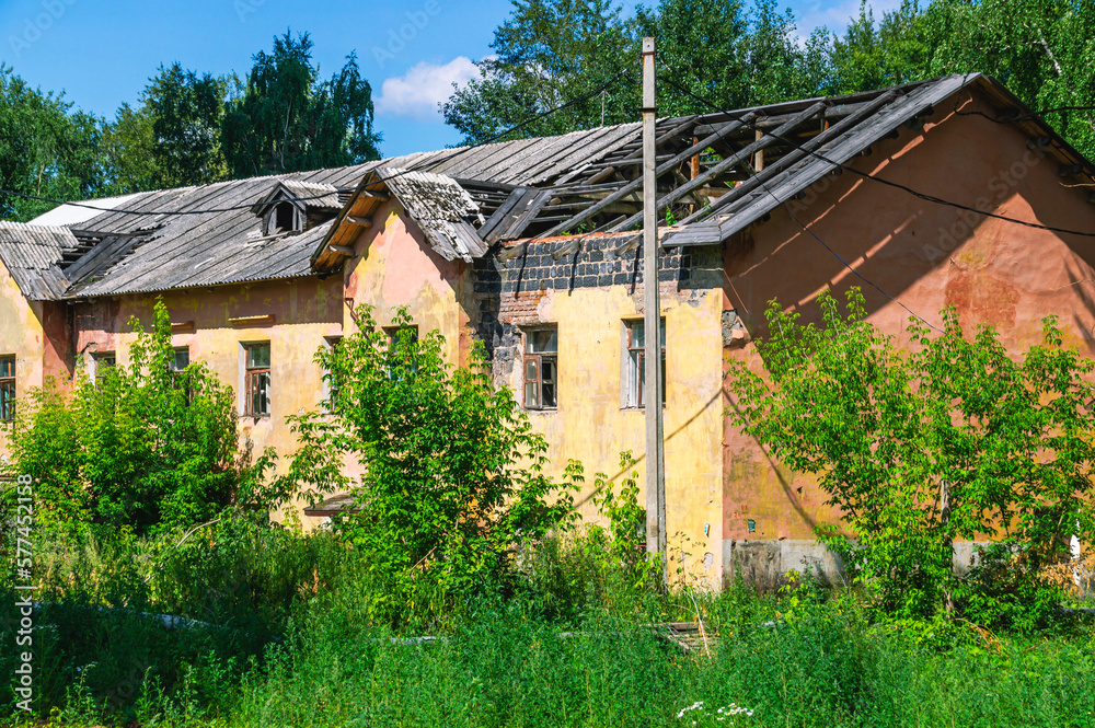 emergency-residential-building-an-old-cinder-block-house-with