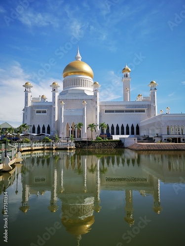 Sultan Omar Ali Saifuddin Mosque, Bandar Seri Begawan, Brunei photo