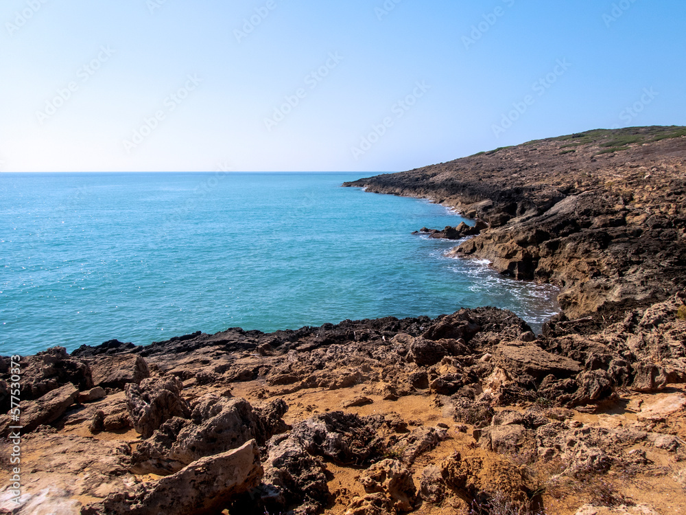 Bellissimo paesaggio marino della costa dell'Eloro in Sicilia