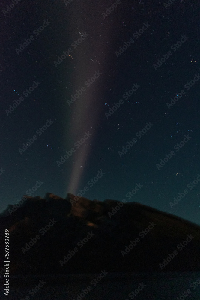 STUNNING STEVE: Aurora Borealis Illuminates the Mountain Peak in a Spectacular Light Show