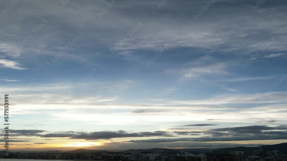 Imagem aérea do incrível por do sol da Praia do Morro no verão de Guarapari, Espírito Santo, Brasil. Imagem aérea do incrível por do sol da Praia do Morro no verão de Guarapari, Espírito Santo, Brasil.