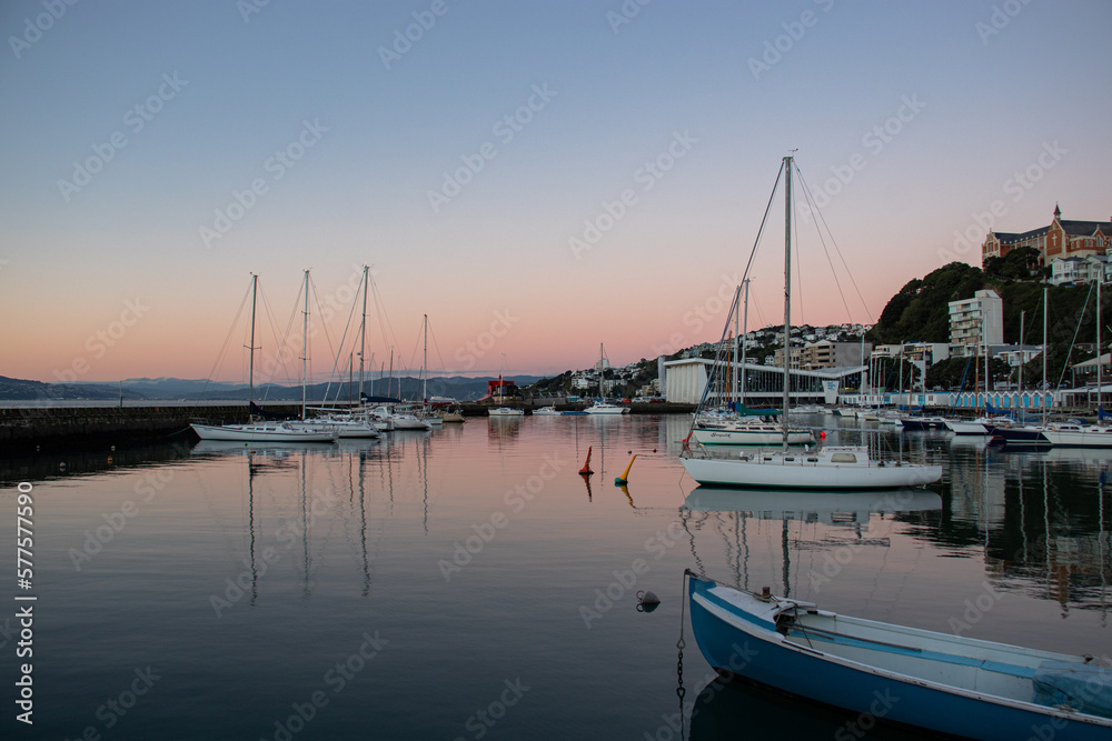 Obraz premium boats at sunset
