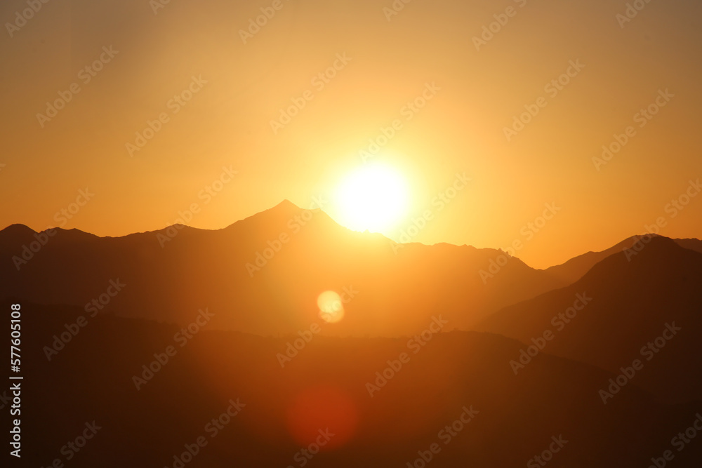 Obraz premium sunset over the mountains
