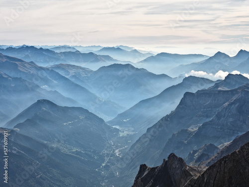 Vistas desde el Monte Perdido en los pirineos, Huesca