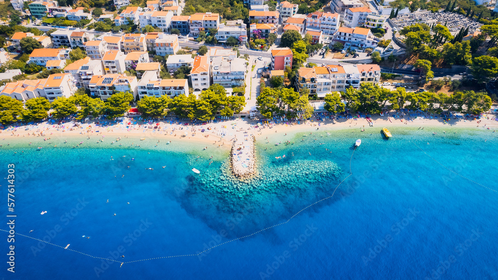 Witness the meeting of the Adriatic Sea and a rugged Croatian rocky slope, where the Pakleni islets and their crystal-clear turquoise waters can be admired from afar.