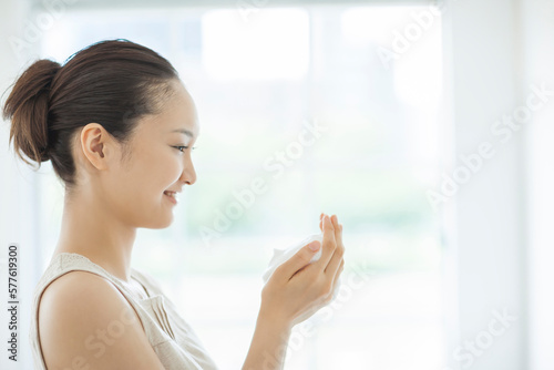 若い女性 Free Download 若い女性 - GFXLoad