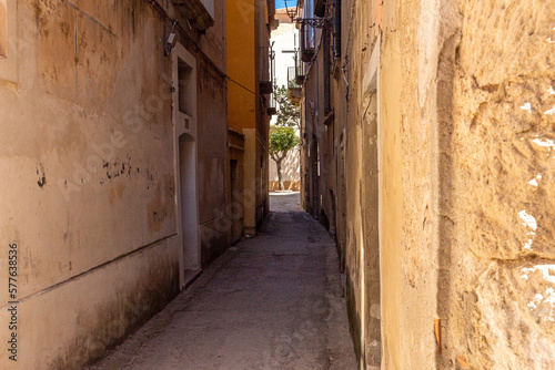 Scorcio di un vicolo nel borgo di Tropea photo