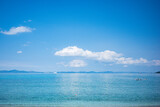沖縄・海中道路で見える青空と海の風景