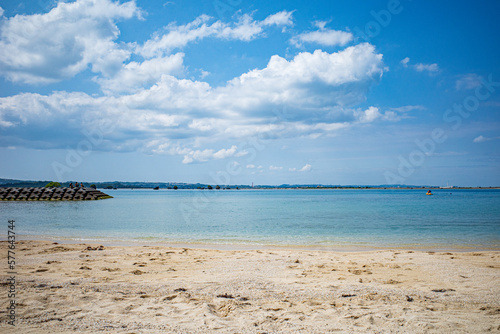 沖縄の浜比嘉島にある浜比嘉ビーチの海と砂浜