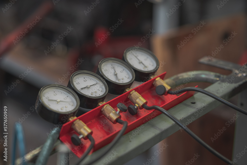 Manometer for setting carburetor, four vacuum gauges for precision