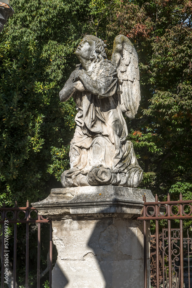 Statue à Avignon dans le Vaucluse à l' automne , France