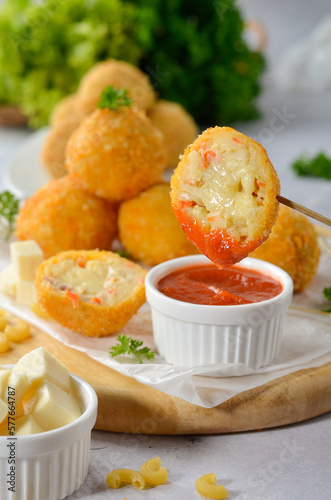 Macaroni Balls baked with melted cheese 