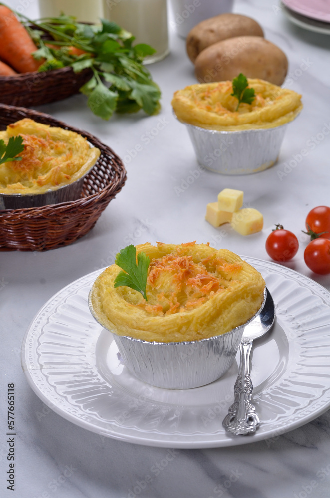 Pastel Tutup (Shepherd's Pie) is Traditional British pie. It is made from mashed potato, minced beef, mushroom, spices and herbs.
Pastel Tutup (Shepherd's Pie) is Traditional British pie. It is made from mashed potato, minced beef, mushroom, spices and herbs.