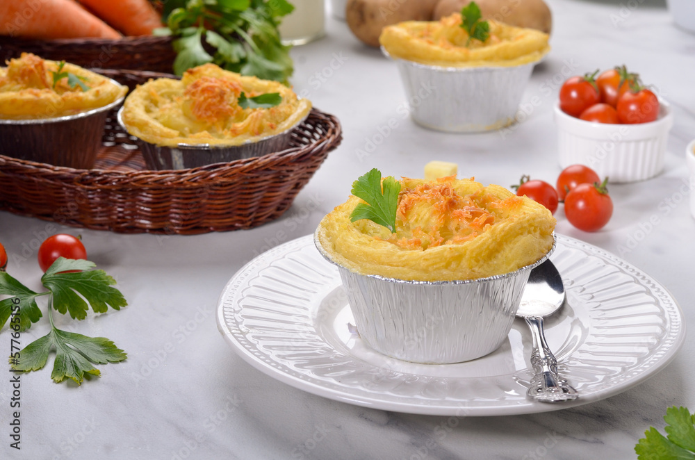 Pastel Tutup (Shepherd's Pie) is Traditional British pie. It is made from mashed potato, minced beef, mushroom, spices and herbs.
