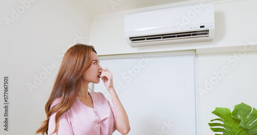 Bild auf Leinwand air conditioner has bad smell
