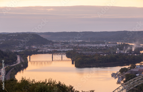 Canvas-taulu Ohio River and Brunot Island In Pittsburgh, Pennsylvania.