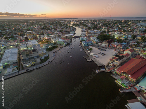 Fotografía Caribbean Sea and Belize Cityscape. Evening light.