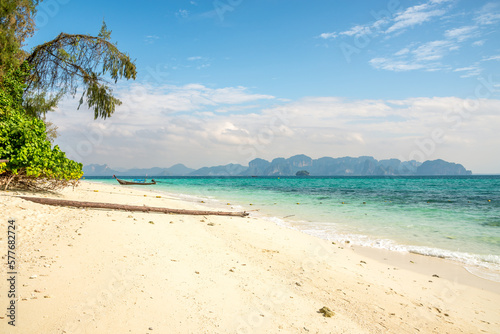 View at the beaches of Poda island in Andaman Sea near Ao Nang town in Krabi, Thailand © milosk50