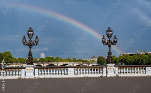 Photo Bridge Pont Alexandre III Over River Seine With Colorful Rainbow in Paris, Franc
