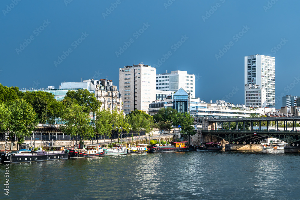 Φωτογραφία River Seine In Paris, France With Promenade, Anchored Houseboats And Modern Offi