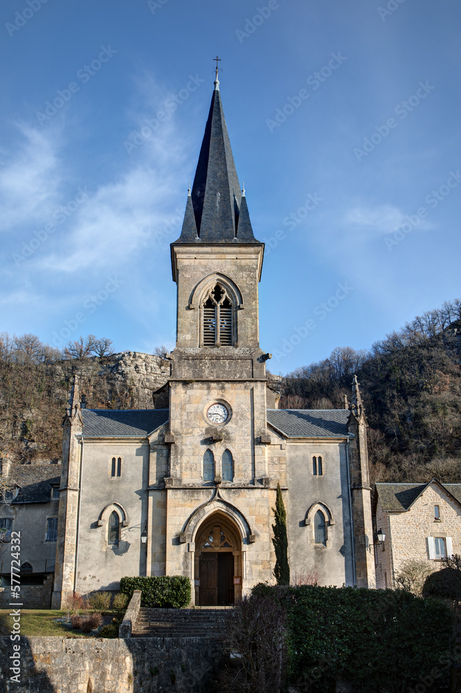 Eglise Saint Loup à Salles-la-Source dans le département de l'Aveyron en région Occitanie