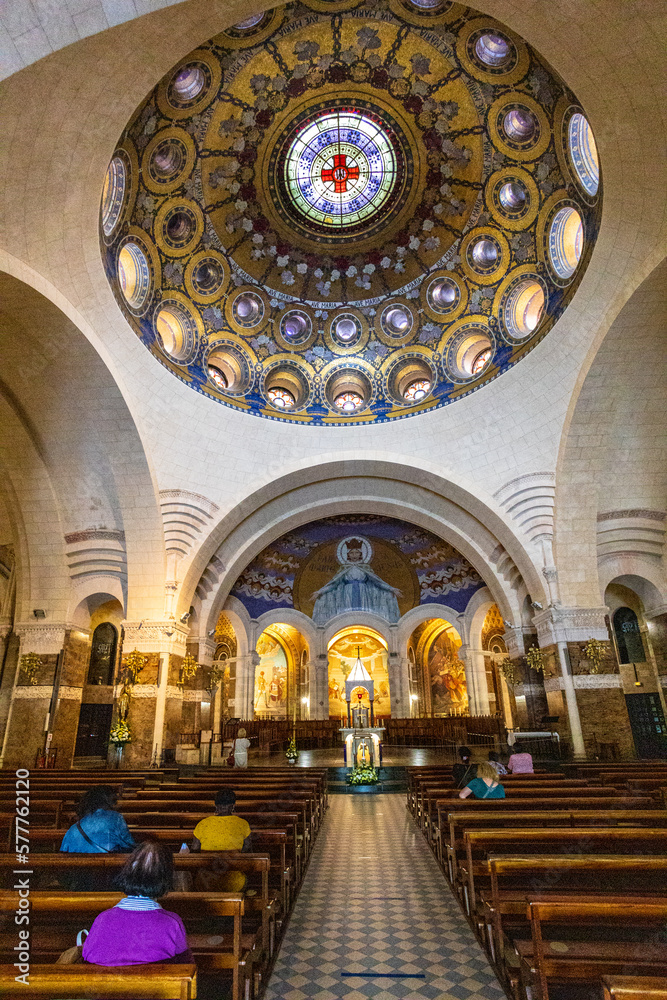 lourdes miejsce kultu madonna