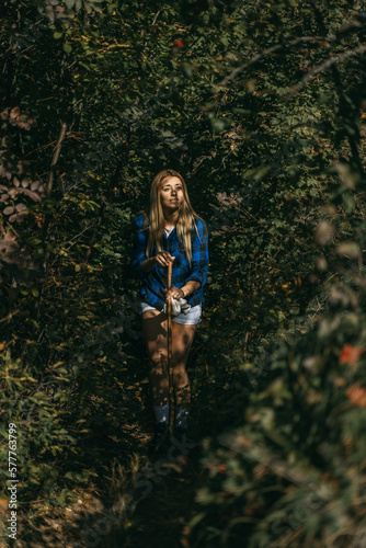 Hiker girl in to the leafs