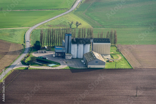 Fotografi vue aérienne de silos à grains à Goussonville dans les Yvelines en France