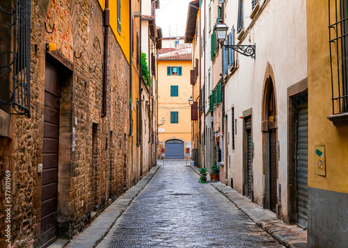 Fototapeta Naklejka Na Ścianę i Meble -  Historic street in Florence, Italy