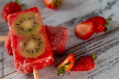 PALETA FRESA CON KIWI 