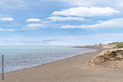 Paisaje de la playa del Lago Argentino en el Calafate  Provincia de Santa Cruz. 