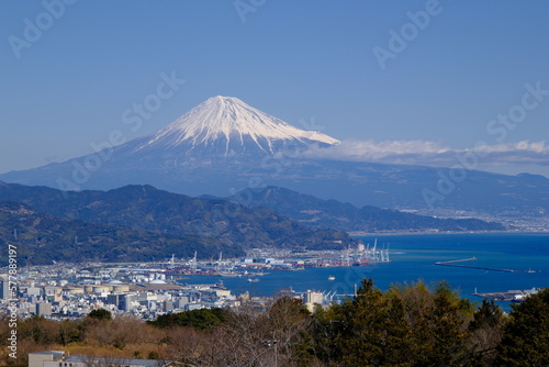 静岡県日本平の山頂より富士山を望む