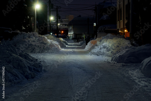 冬の夜の市街地 北海道札幌市