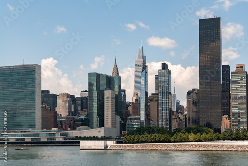 New York waterfront, panoramic view on skyscrapers in midtown © ImageFlow