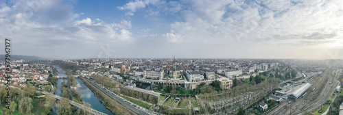 Panorama de la ville de Pau par drone, vue aérienne © JeanMichel