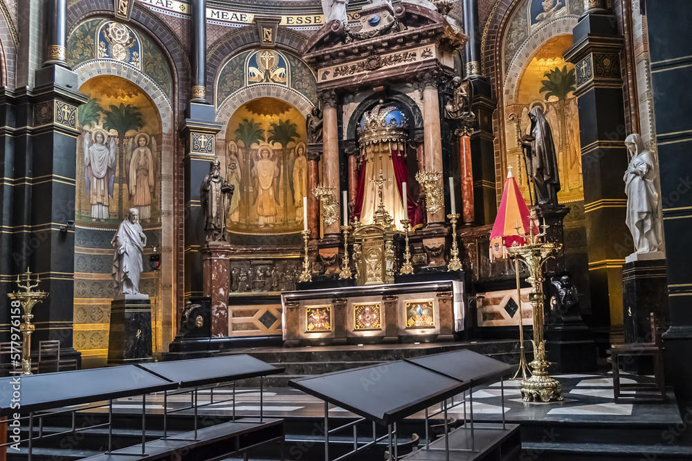 Interior of Saint Nicholas Basilica (Basiliek van de Heilige Nicolaas