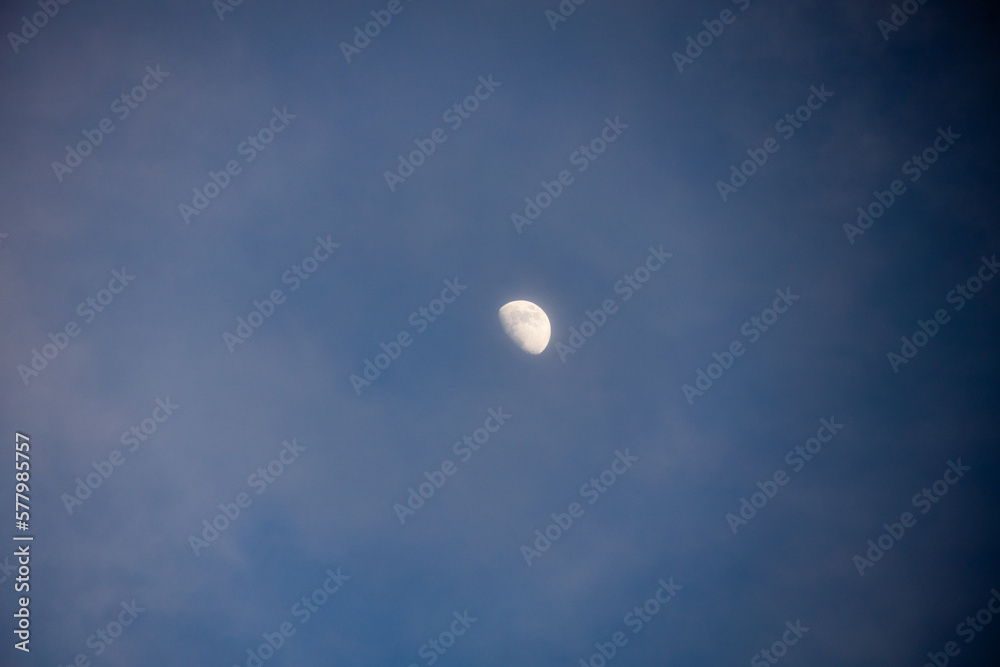 Obraz premium moon and clouds sky