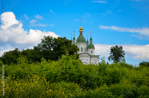 фотографія The photo might capture the church from a distance, showing its grandeur and magnificence against the skyline of Kyiv