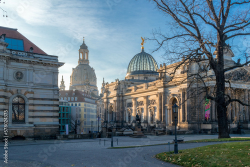 Fototapeta Naklejka Na Ścianę i Meble -  Church Frauenkirche in Dresden in the sunlight